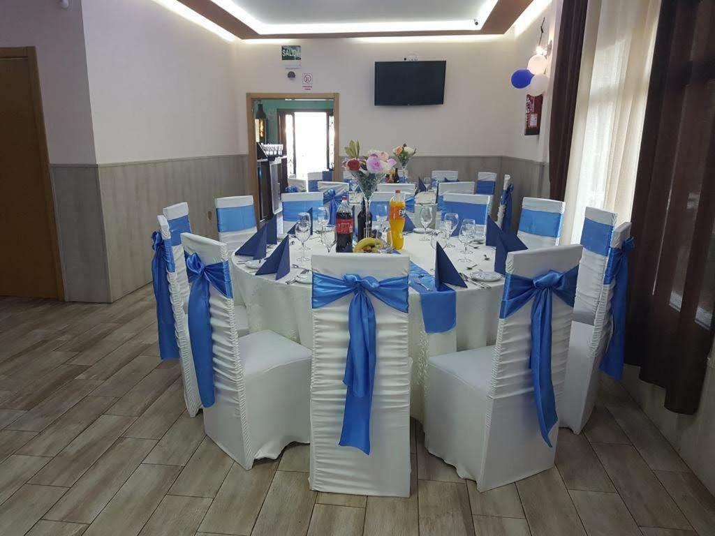 Hostal La Pared Torres de la Alameda Dış mekan fotoğraf