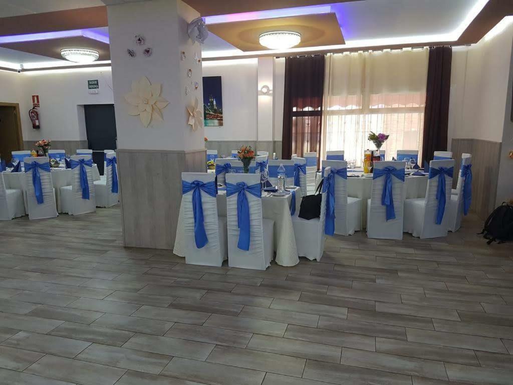 Hostal La Pared Torres de la Alameda Dış mekan fotoğraf