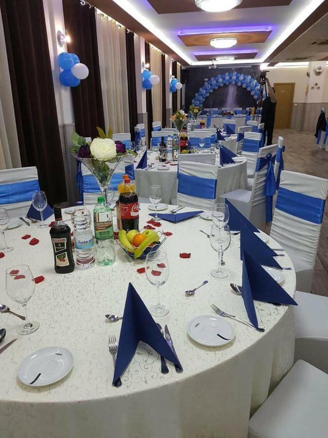 Hostal La Pared Torres de la Alameda Dış mekan fotoğraf